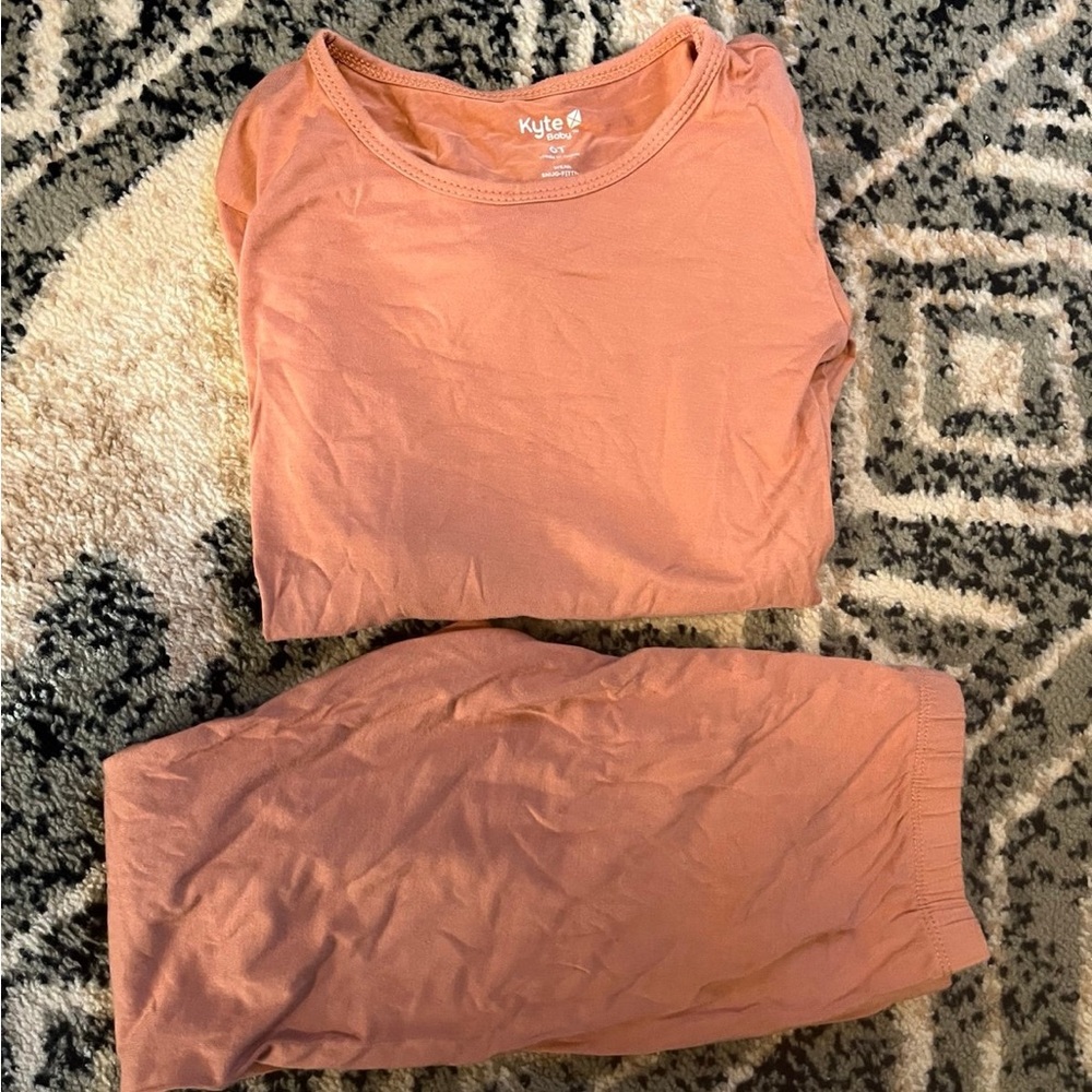 Kyte 6T long sleeve pajamas